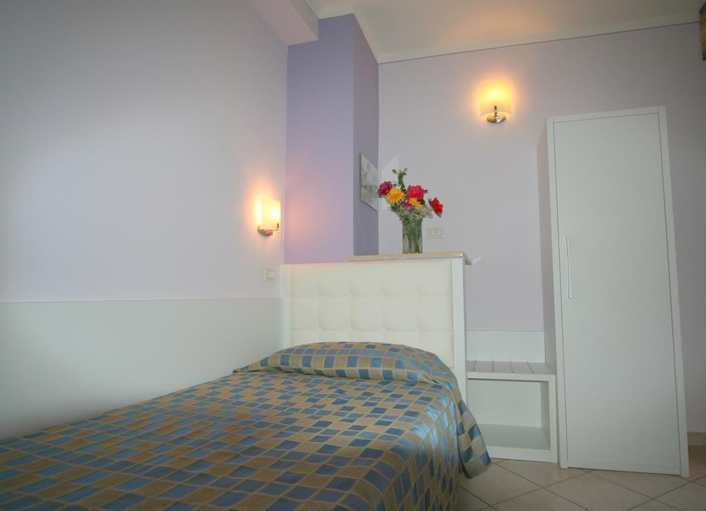 Dependance Pesce D'Oro Hotel Verbania Szoba fotó